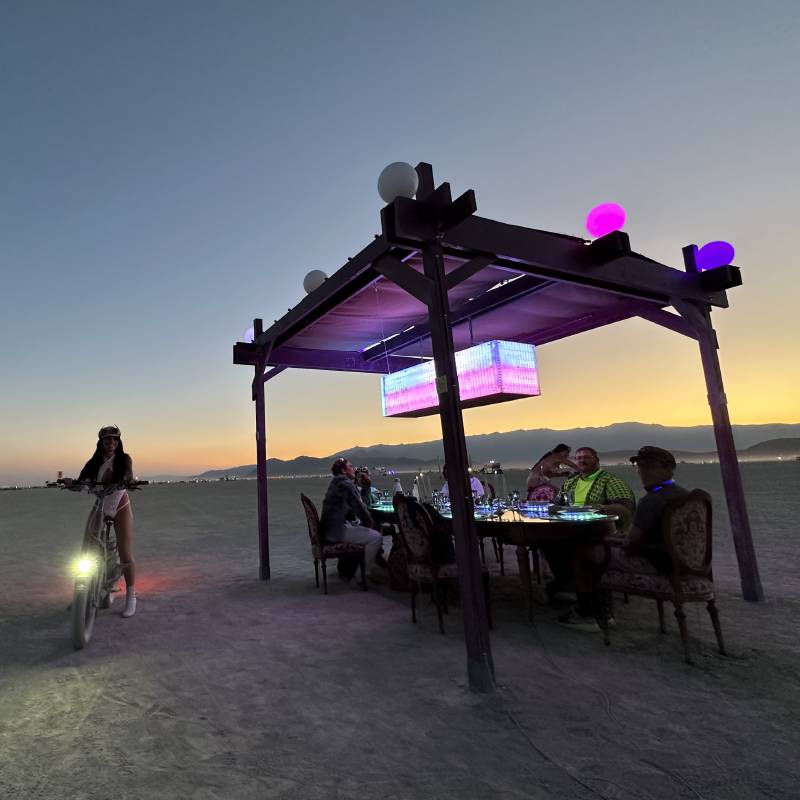 Friends for Dinner (2023)